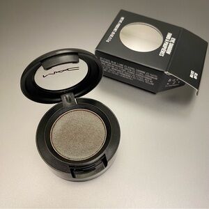 MAC “Club” Eyeshadow